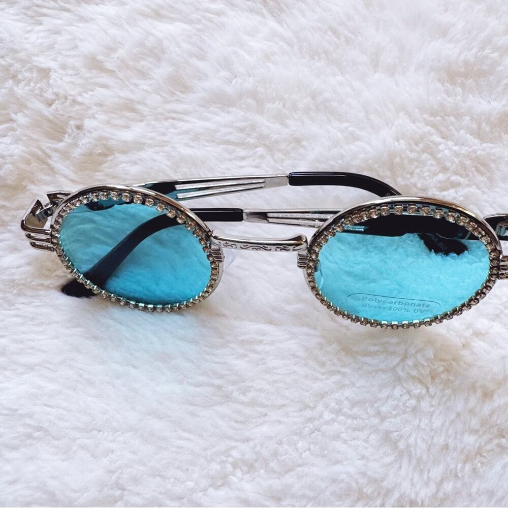 Kate Clear Blue Round Sunglasses - Picture 4 of 15